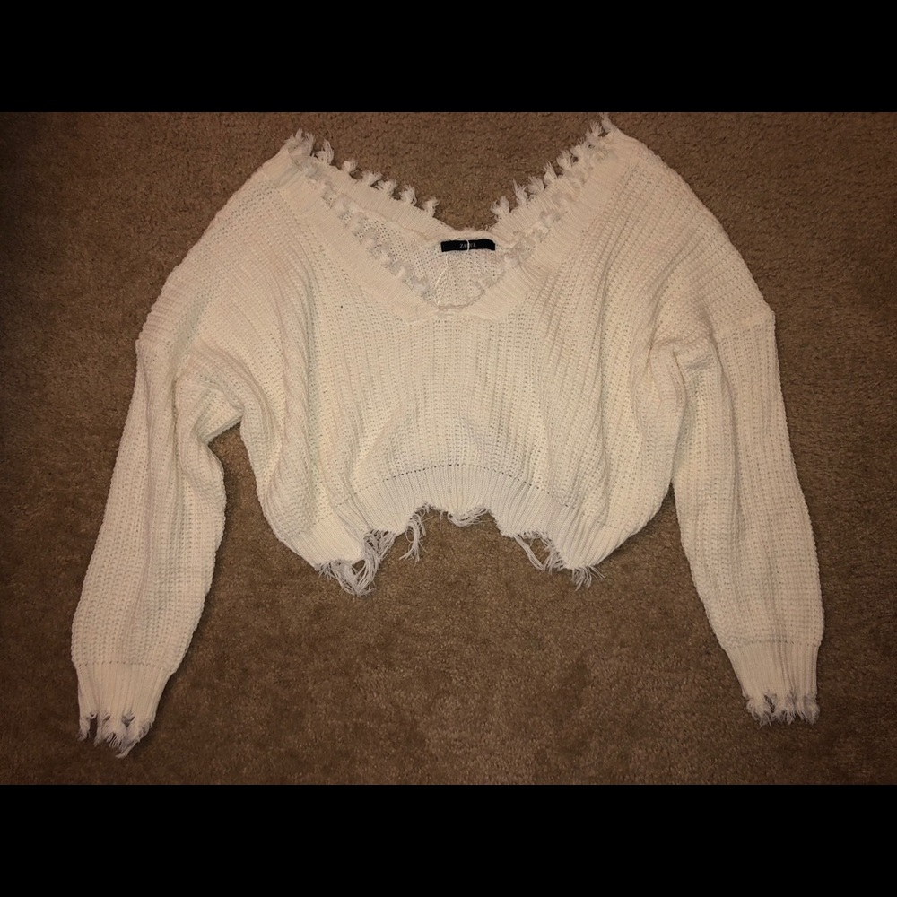 Trendy Oversized Cropped and Frayed Sweater - Picture 2 of 3
